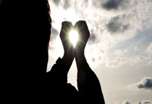 太诡异了！美国一女子为健身练习四足跑步，外国女孩四肢跑